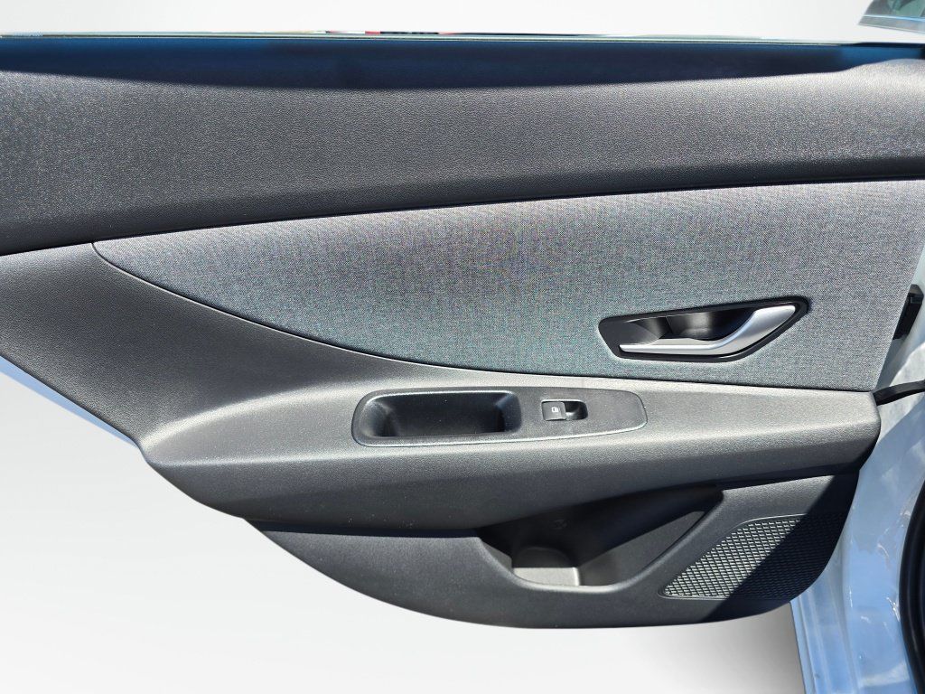 New 2026 Hyundai Elantra Limited FWD image 38