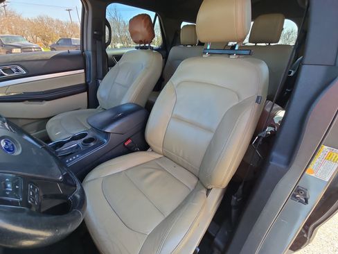Used 2016 Ford Explorer XLT w/ Equipment Group 202A image 10