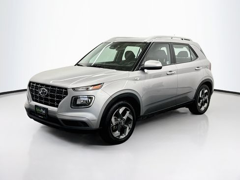 Used 2025 Hyundai Venue SEL FWD image 3