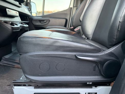 Used 2025 Mercedes-Benz Sprinter 2500 image 13