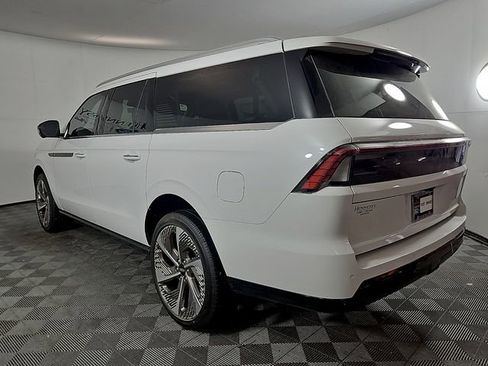 New 2026 Lincoln Navigator L Black Label AWD/4WD image 7