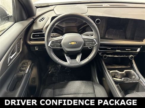 Used 2025 Chevrolet Traverse LT w/ Driver Confidence Package image 15