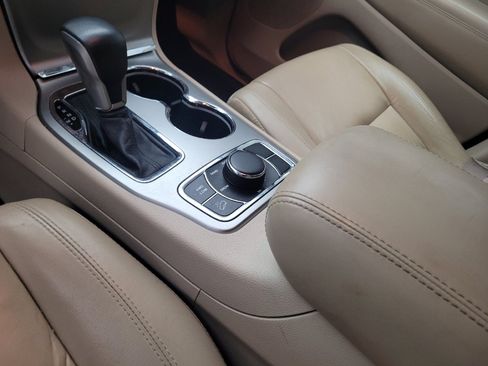 Used 2018 Jeep Grand Cherokee Limited AWD/4WD image 26