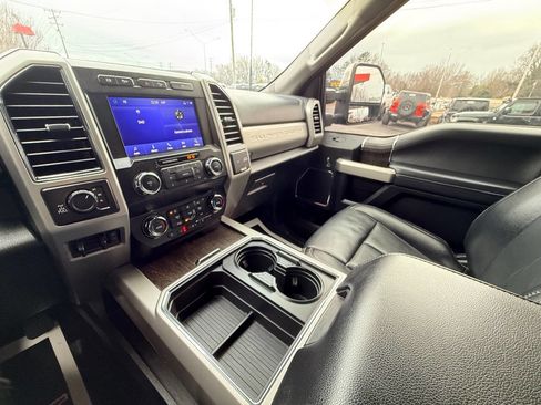 Used 2021 Ford F250 Lariat w/ Chrome Package image 31