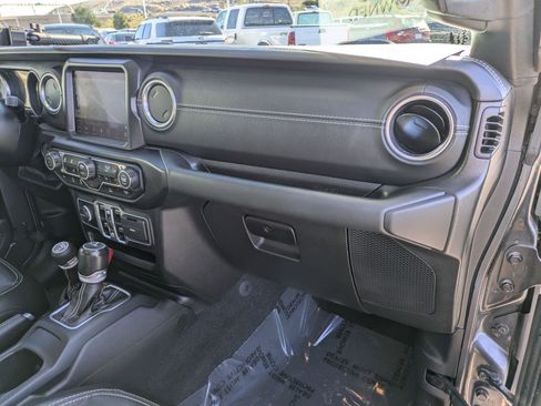 Used 2021 Jeep Gladiator Overland w/ Popular Equipment Package image 32