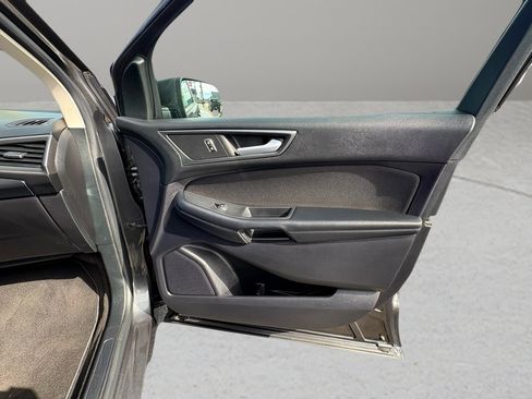 Used 2019 Ford Edge SE image 39