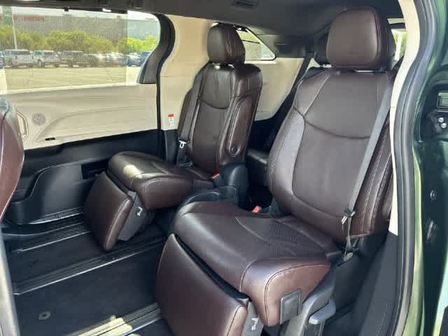Used 2024 Toyota Sienna Platinum AWD/4WD image 19