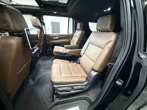 Used 2021 Chevrolet Suburban High Country AWD/4WD image 25