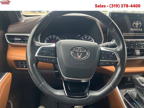 Certified 2021 Toyota Highlander Platinum AWD/4WD image 18