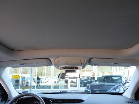 Used 2017 Cadillac XT5 Luxury w/ Driver Awareness Package image 31