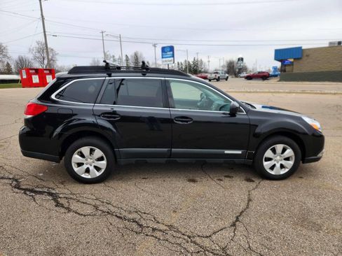 Used 2011 Subaru Outback 2.5i Limited image 3