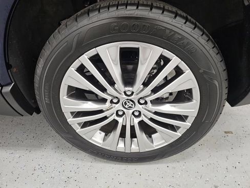 Certified 2021 Toyota Venza Limited w/ Advanced Technology Package AWD/4WD image 11