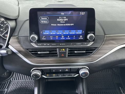 Used 2025 Nissan Altima 2.5 SV FWD image 13