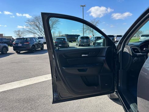 Used 2015 Chevrolet Traverse LT FWD image 11