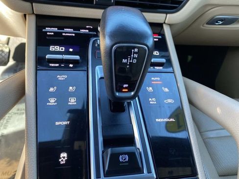 Used 2021 Porsche Cayenne AWD/4WD image 9
