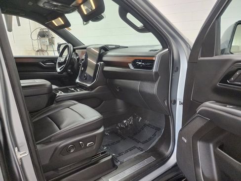 Used 2025 GMC Yukon Denali AWD/4WD image 35