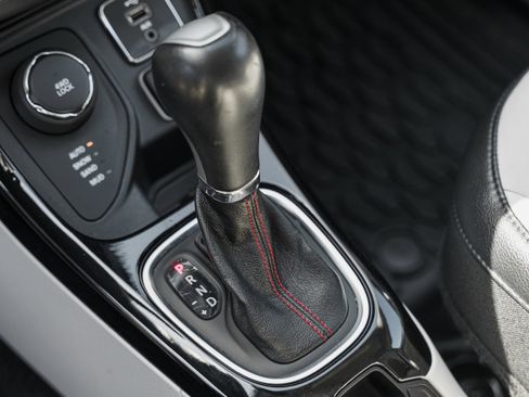 Used 2018 Jeep Compass Limited w/ Navigation Group image 9