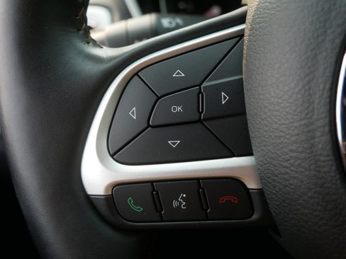 Used 2018 Jeep Compass Latitude w/ Popular Equipment Group AWD/4WD image 19
