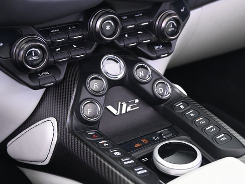 Used 2023 Aston Martin V12 Vantage Roadster image 34