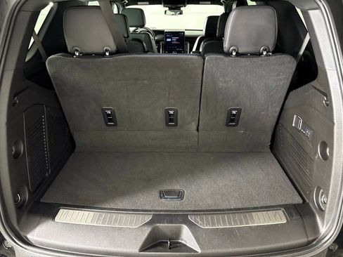 Used 2025 GMC Yukon Denali image 44