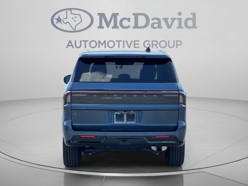 New 2027 Lincoln Navigator Premiere RWD image 6