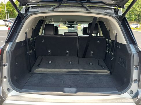 Used 2025 Nissan Pathfinder SL AWD/4WD image 9