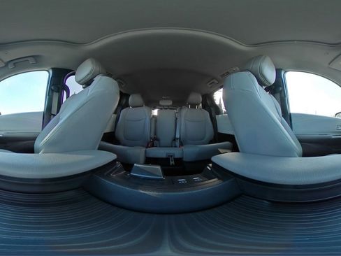 Used 2025 Toyota Sienna XLE image 46