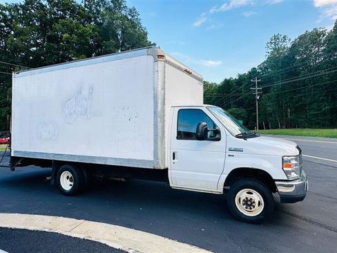 Used 2018 Ford E-350 and Econoline 350 Super Duty w/ Power Windows & Locks Group image 4