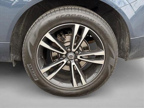 Used 2018 Volvo XC60 T5 Momentum w/ Convenience Package image 9