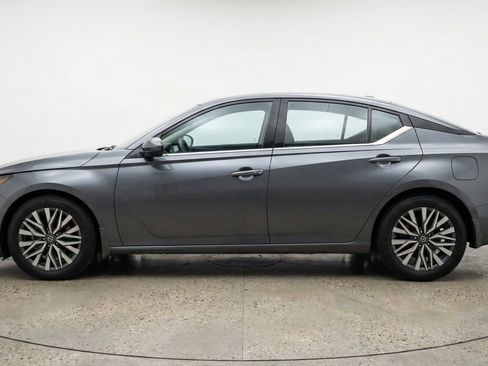 Used 2025 Nissan Altima 2.5 SV FWD image 5