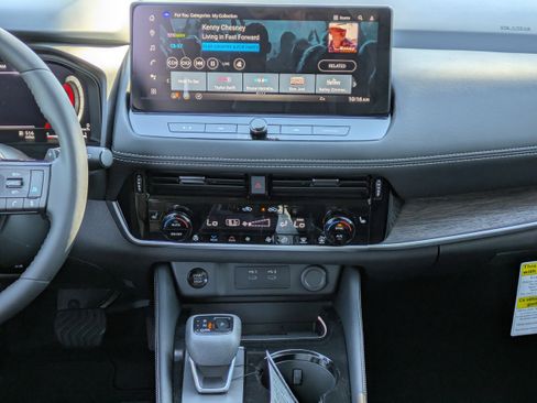 New 2026 Nissan Rogue Platinum image 19