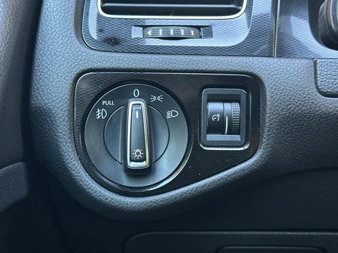 Used 2015 Volkswagen GTI SE FWD image 32