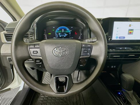 Used 2025 Toyota Camry LE w/ Convenience Package FWD image 15