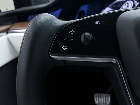 Used 2023 Tesla Model X image 29