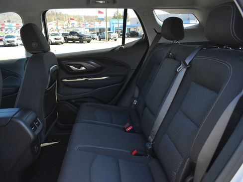 Used 2022 GMC Terrain SLE w/ Driver Convenience Package image 17