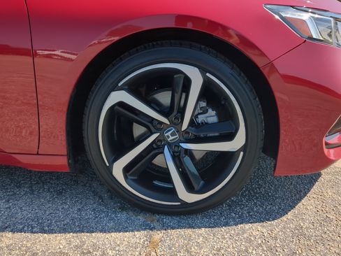 Used 2018 Honda Accord Sport image 9