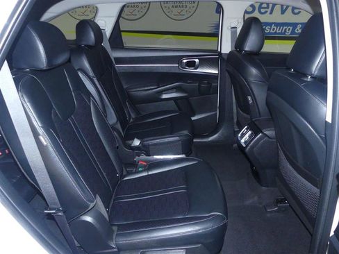 Used 2025 Kia Sorento EX FWD image 23