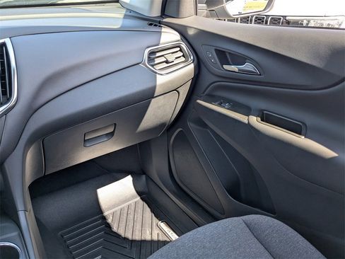 Used 2024 Chevrolet Equinox LT image 17