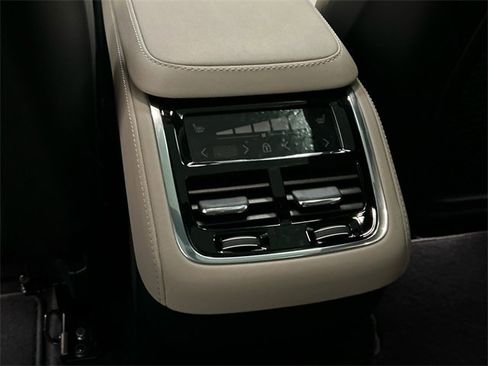 Certified 2025 Volvo XC90 B6 Plus image 26