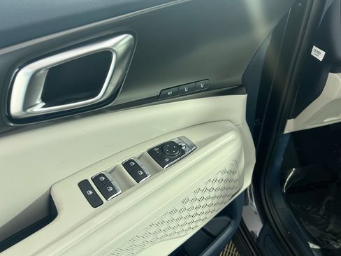 Certified 2025 Kia Carnival SX Prestige FWD image 16