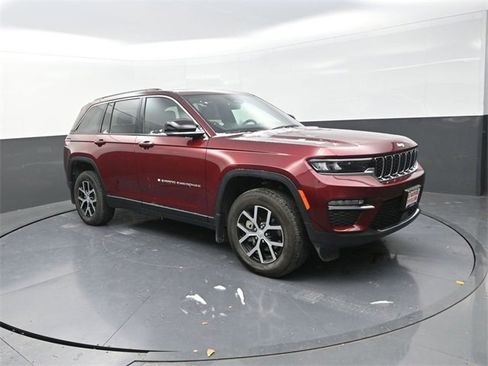 Used 2025 Jeep Grand Cherokee Limited w/ MOPAR Finishing Package image 9