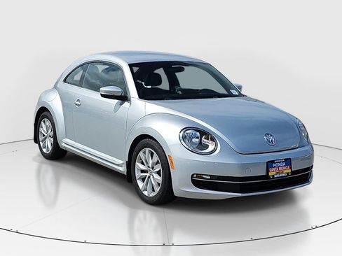 Used 2013 Volkswagen Beetle TDI FWD image 3