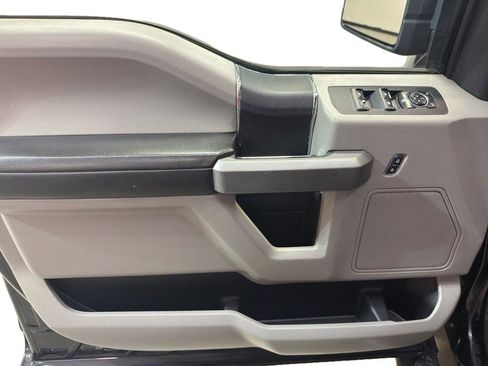 Used 2016 Ford F150 XLT image 14