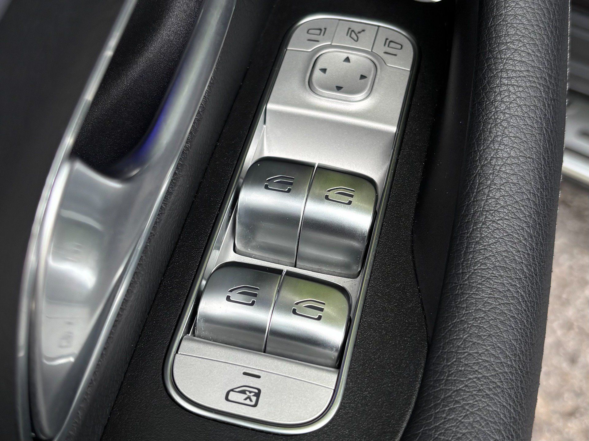 Used 2025 Mercedes-Benz GLS 450 4MATIC w/ AMG Line Exterior image 63