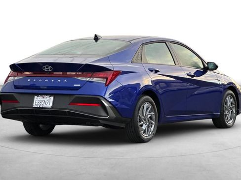 Certified 2025 Hyundai Elantra Blue image 8