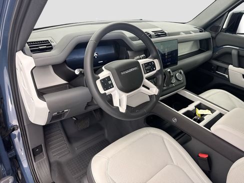 Used 2025 Land Rover Defender 110 S AWD/4WD image 9