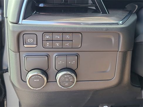 New 2026 Chevrolet Suburban LT w/ Comfort Package image 27