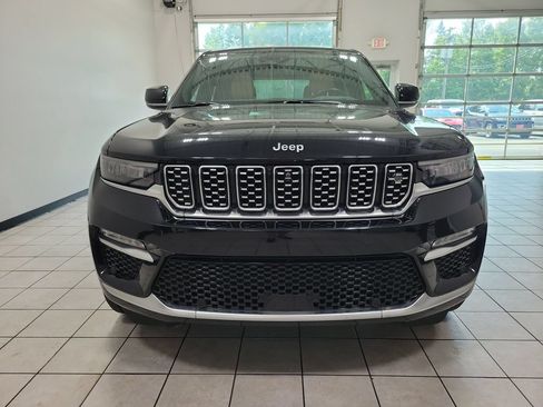 Used 2023 Jeep Grand Cherokee Summit AWD/4WD image 10