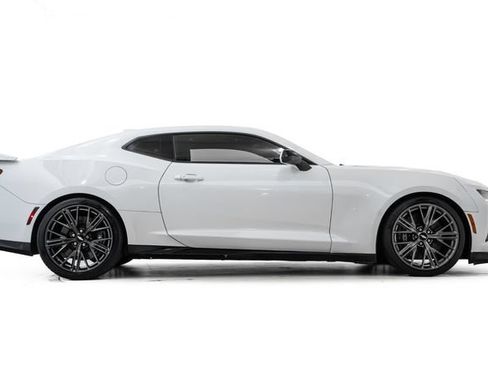 Used 2018 Chevrolet Camaro ZL1 RWD image 5