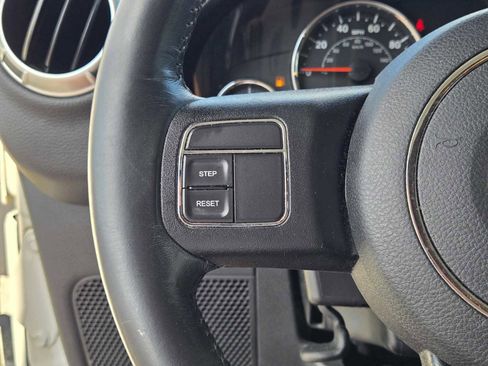 Used 2018 Jeep Wrangler Unlimited Sahara AWD/4WD image 23